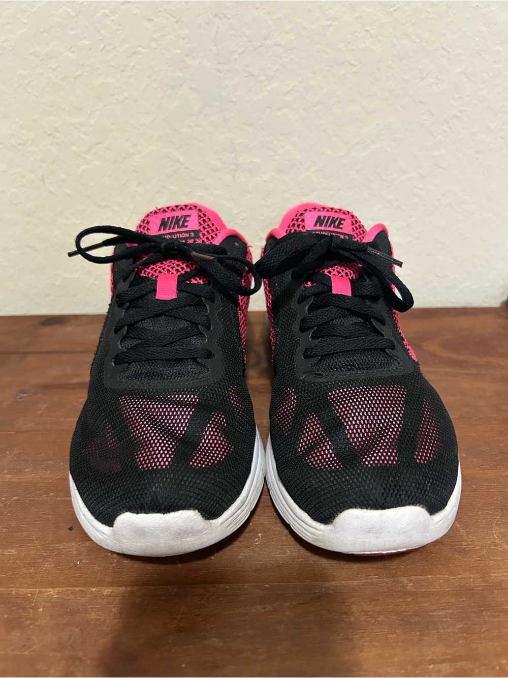 Nike Women’s Black and Pink Athletic Sneakers